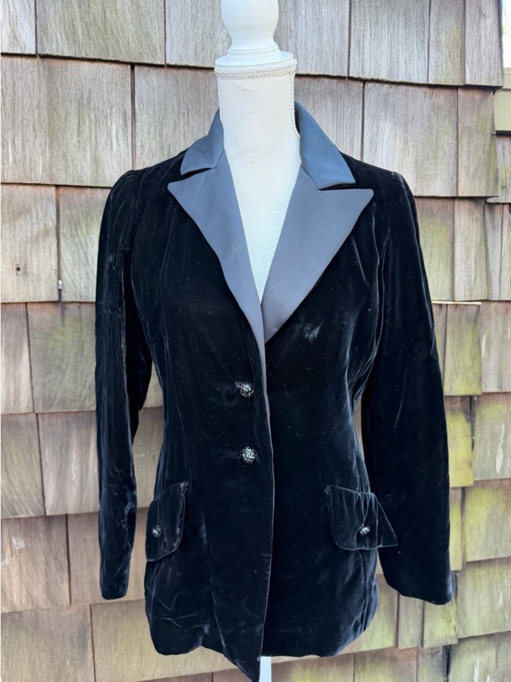 Vintage I. Magnin black velvet blazer jacket tuxedo style satin collar Sz 8.